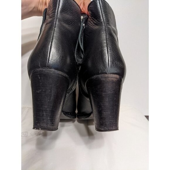 Escada Sport | Heeled Leather Ankle Bootie - Picture 4 of 9